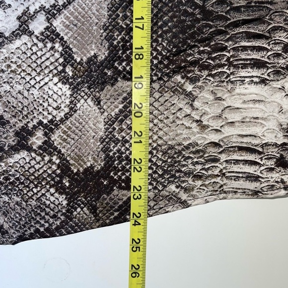 1. State Brown Snakeskin Print Smock Neck Flutter Sleeve Blouse Medium Women’s - Picture 8 of 11